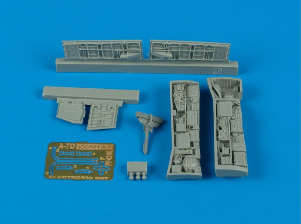 1/48 A-7D Corsair II electronic bay  (HAS)